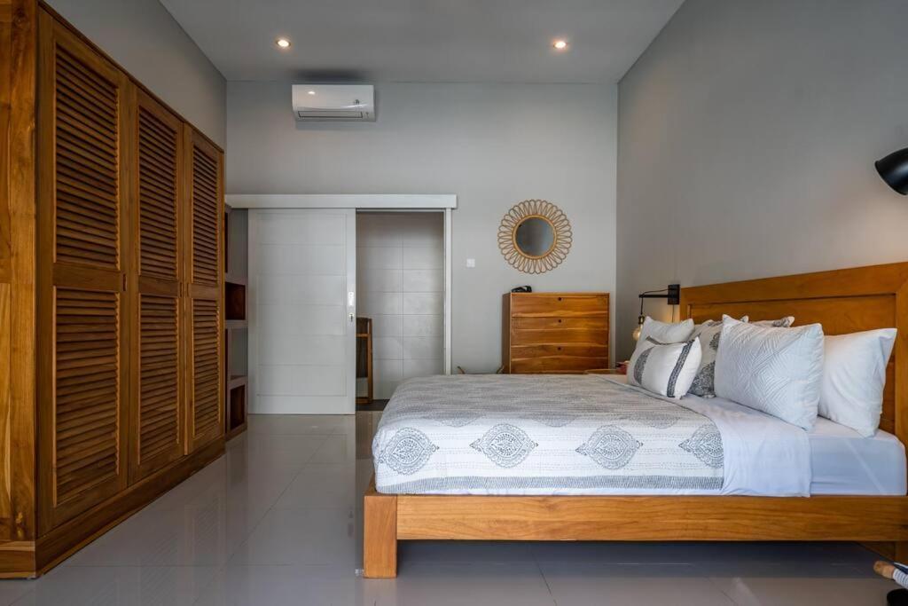 Spacious Two Bedroom Modern Tropical * Sanur (Bali)