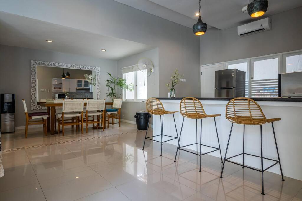 Spacious Two Bedroom Modern Tropical Sanur (Bali)