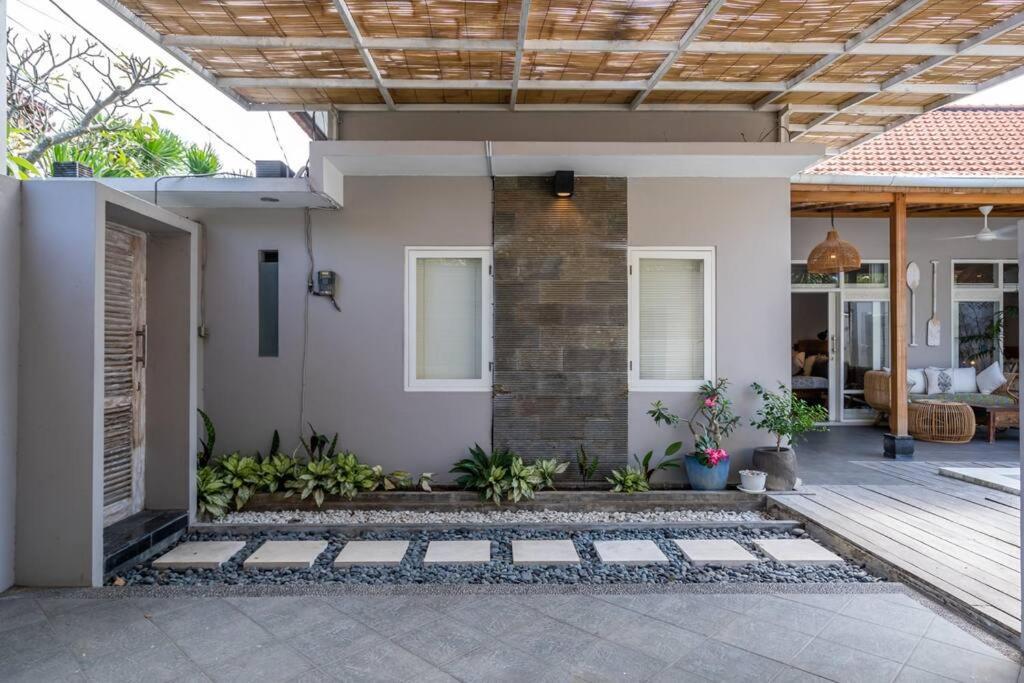 Spacious Two Bedroom Modern Tropical Sanur (Bali)