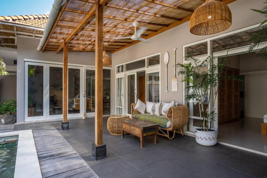 Spacious Two Bedroom Modern Tropical Sanur (Bali)