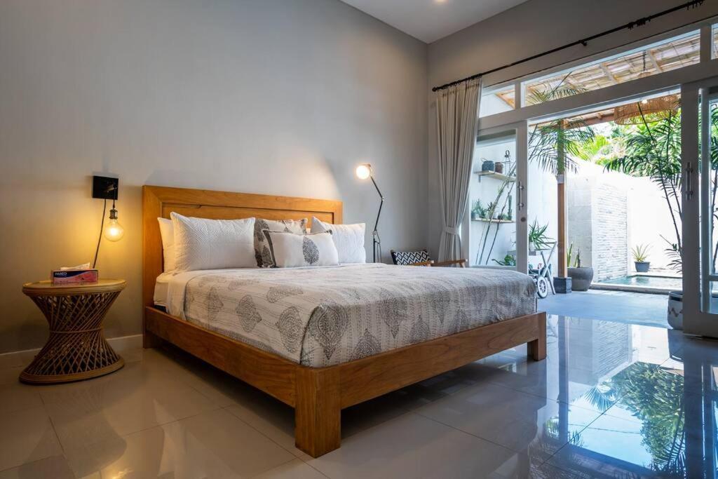 Spacious Two Bedroom Modern Tropical *
